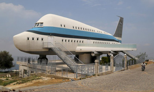 Ngôi nhà “máy bay” tại làng Miziara (Libăng).