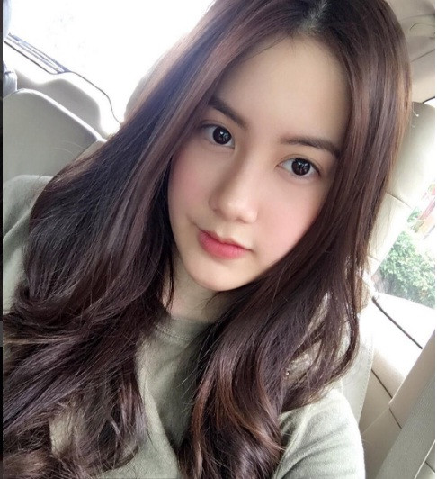 Vẻ đẹp hoàn hảo không tỳ vết của cô nàng hot girl 19 tuổi người Lào gốc Việt. Ảnh trong bài: Instagram nhân vật. 