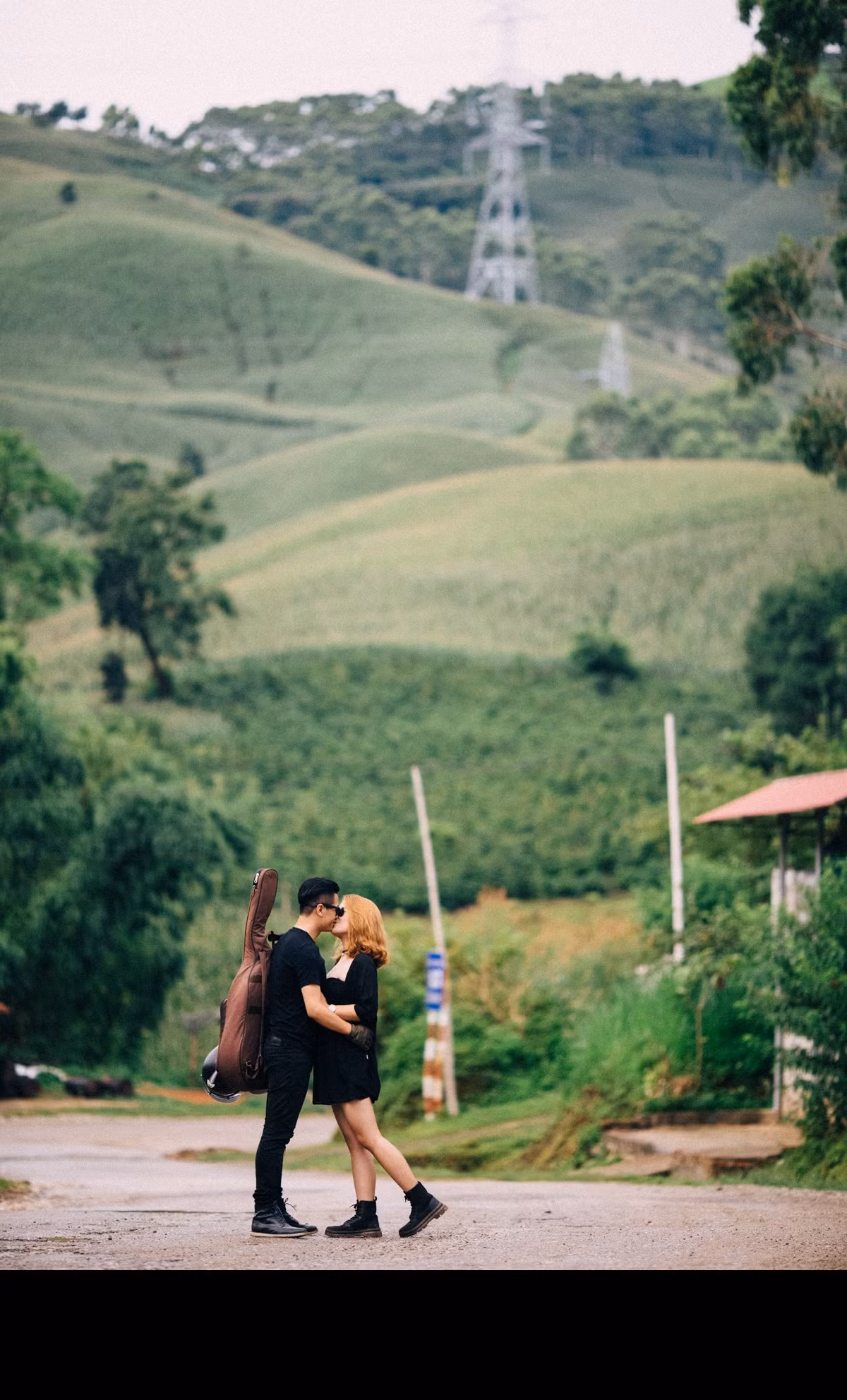 Trải qua 2 ngày vất vả di chuyển bằng cả ô tô và xe Minsk, Tuấn Anh và Phương Thảo đã có được những trải nghiệm vô cùng thú vị trước một nhiệm vụ đã từng là nỗi “ám ảnh” suốt một thời gian dài: chụp ảnh cưới.