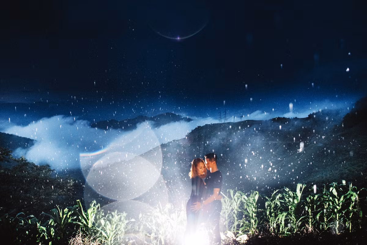 Nhiếp ảnh gia Hải Lê Cao – tác giả của bộ ảnh phượt giữa lưng chừng trời đất chia sẻ: “Vượt qua bao gian nan để đến được điểm thực hiện bộ ảnh cưới mà có lẽ không phải ai cũng có được sự may mắn này”.