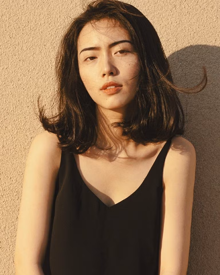 Hà Trúc chia sẻ bí quyết để giảm nhiều cân mà vẫn giữ được làn da khỏe và căng mịn đó là: bổ sung nhiều chất xơ và vitamin từ rau quả, uống nhiều nước..., chăm sóc da kĩ hơn như massage mặt nâng cơ mỗi tối, đắp các loại mặt nạ thiên nhiên, xông hơi da... Ảnh trong bài: Facebook nhân vật.