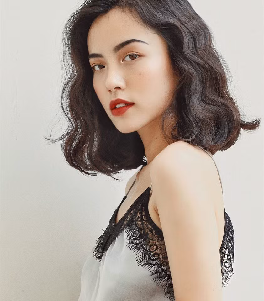 Có lẽ sẽ chẳng ai có thể tin được đây là bức ảnh của Hà Trúc, cô bạn to béo ngày nào với cân nặng thời kỳ đỉnh điểm lên đến 62kg. Sau cuộc đại giảm cân thành công, nhờ nhan sắc xinh đẹp, gương mặt biểu cảm với những đường nét tinh tế, giờ đây Hà Trúc đã là người mẫu Sài thành có tiếng được nhiều công ty thời trang săn đón.