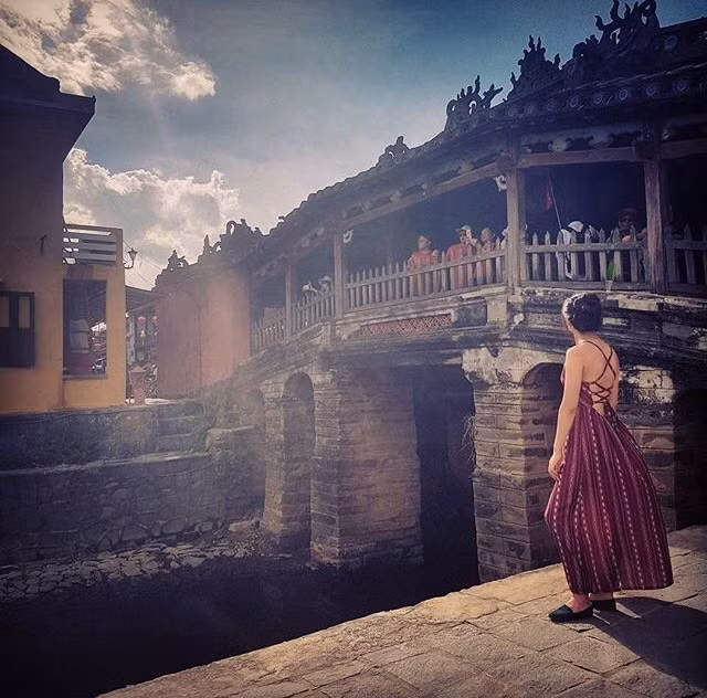 Ngay sau đó, thông tin trên đã nhanh chóng được các bạn trẻ mô tả lại để hiểu rõ ràng và chi tiết. Theo đó, Chùa Cầu được phá dỡ để thực hiện trùng tu, xây sửa lại kết cấu sao cho vững chắc hơn, hoàn toàn không phải phá hủy, xóa sổ hoàn toàn như nhiều người đồn đoán và lo sợ trước đó. Chùa Cầu vẫn sẽ ở đó nhưng được sửa sang lại để tiếp tục đón hàng nghìn vị khách du lịch mỗi ngày.