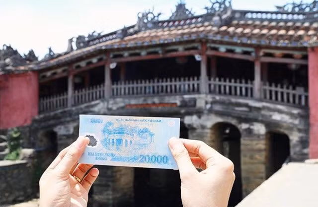 Trước thông tin này, rất nhiều bạn trẻ ở Quảng Nam nói riêng và những người yêu du lịch, yêu hình ảnh Chùa Cầu đặc trưng của Hội An nói chung đã cảm thấy vô cùng lo lắng và tiếc nuối. Đa số bạn trẻ lo sợ một điểm đến nổi tiếng, quen thuộc với cả người dân trong và ngoài nước lại sắp bị phá dỡ hoàn toàn, Hội An sẽ mất đi một biểu tượng; một điểm nhấn thu hút khách du lịch gần xa.