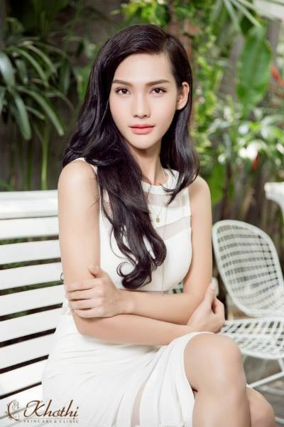 Chính từ ước muốn được sống thật với giới tính luôn sôi sục trong lòng, sau khi tốt nghiệp Đại học, Minh Tiến mạnh dạn tham gia cuộc thi Perfect Beauty do một thẩm mỹ viện có tiếng ở Sài thành tổ chức. May mắn đã mỉm cười với chàng thanh niên quê Tây Ninh, Tiến Minh đạt giải nhất cuộc thi và được thẩm mỹ viện tài trợ phẫu thuật cắt mắt, nâng mũi, nâng ngực, tiêm cằm… và chỉnh hình răng. Kể từ đây cuộc đời của Minh Tiến bước sang một trang hoàn toàn mới. Chàng trai đen đúa, xấu xí năm xưa nay đã biến thành một hot girl xinh đẹp và quyến rũ với nghệ danh Tây Hà.