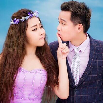 Toàn cảnh clip đập lợn đất tặng vợ được chia sẻ trên mạng xã hội đã thu hút được hàng triệu người theo dõi. Điều khiến mọi người thích thú hơn cả không hoàn toàn nằm ở giá trị của món quà, mà thay vào đó là tâm ý chân thành, sự chu đáo của Việt Dũng. Chỉ riêng hành động ngày ngày không quên bỏ lợn, để dành tiền làm quà tặng vợ của Việt Dũng cũng đáng để nhiều đức lang quân ngày nay học hỏi.