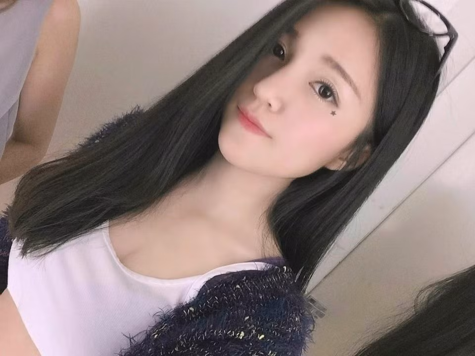 Cùng ngắm nhan sắc cuốn hút của Mỹ Uyên.