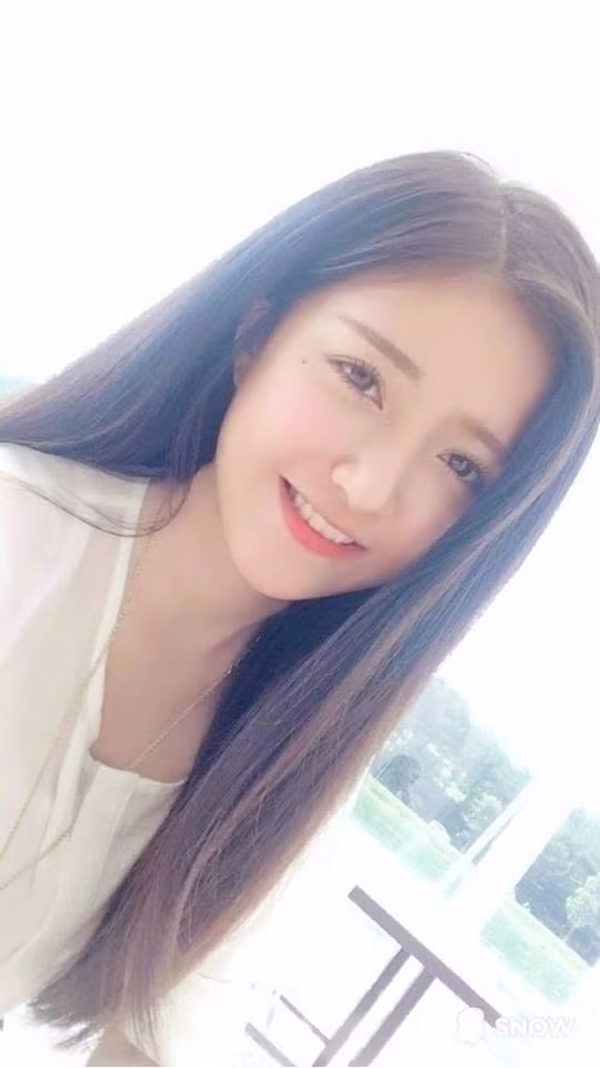 Về sở thích, Mỹ Uyên bật bí, cô bạn yêu thích đi du lịch, chụp ảnh, ca hát, sở trường là nấu ăn.