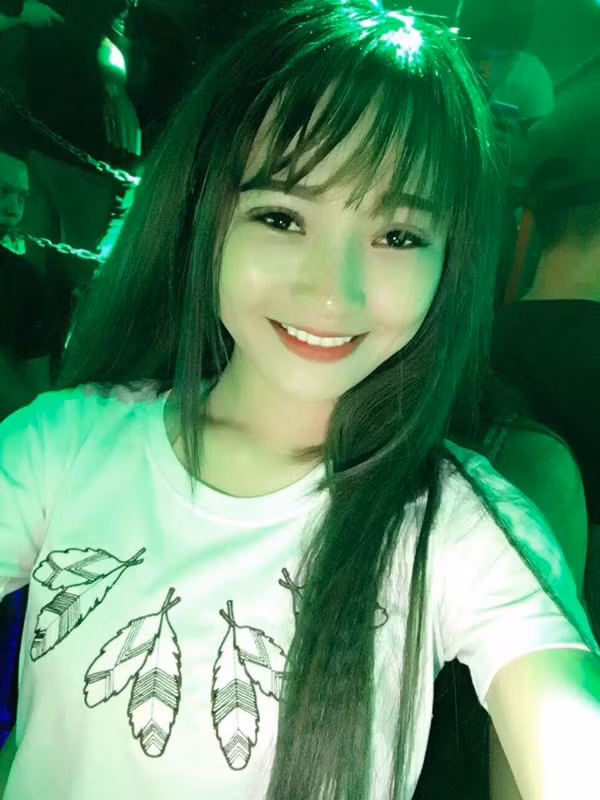 Để đáp trả những nghi ngờ của dân mạng, Lê Thị Lan cho rằng chuyện phẫu thuật thẩm mỹ hiện tại là một điều hết sức bình thường, không còn quá to tát như thời điểm gần 10 năm về trước. Những ca tiểu phẫu chỉnh sửa mắt, mũi của cô cũng không quá tốn kém và con số 12 triệu đồng chỉ cần chịu khó đi làm, tiết kiệm một chút là có thể có được, không đến mức phải dùng nhiều thủ đoạn, chiêu trò để kiếm được số tiền tiền này. Vì vậy những lời vu cáo của một bộ phận dân mạng là hoàn toàn phiến diện, đầy ác ý.