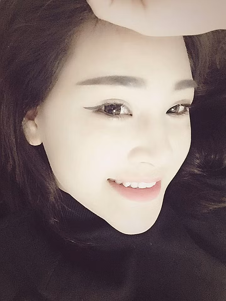 Vô tư, tìm lý do để yêu đời, biết tận hưởng mọi niềm vui dù là đơn giản nhất… cũng chính là cách để bà mẹ nuôi 2 con một mình tạo ra những ảnh hưởng tích cực tới việc duy trì nhan sắc, sức trẻ của mình.