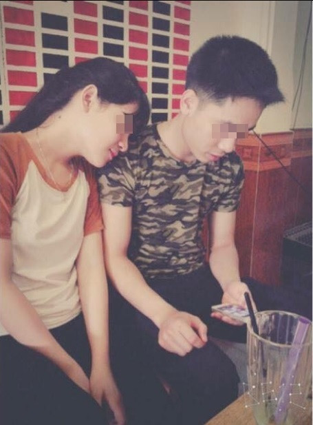 Tuy nhiên, song song với những dòng chỉ trích cô gái trẻ, nhiều dân mạng cũng đặt ra những câu hỏi về bản thân H, cách yêu thương và đối xử với bạn gái đã đúng mực hay chưa, bởi có rất nhiều tin đồn cho rằng, ngoài những hình ảnh tình cảm, mặn mà trên Facebook thì từ ngày yêu nhau H và Th thường xuyên lục đục, hay cãi vã.