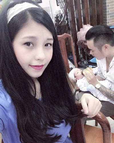 Nguyễn Thu Thảo, sinh năm 1994 cũng là người vợ trẻ gần đây được nhiều người biết đến với câu chuyện về cuộc sống hạnh phúc, lấy được chồng hết ý, biết san sẻ mọi việc nhỏ nhất với cô.