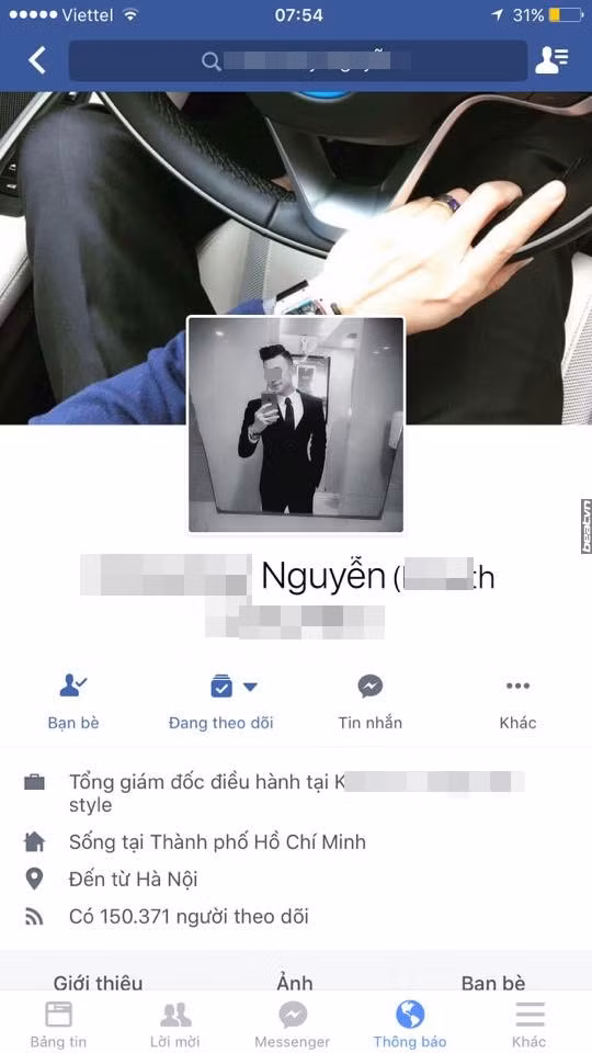 Điều khiến anh P. bức xúc nhất chính là việc Kh mượn tiền của anh nhưng dường như không có ý định trẻ dù anh đã nhiều lần nhắc, đòi tiền. Anh P. kể: “Tôi cũng dính cho nó vay mấy triệu. Từ đấy đến giờ đòi nó, chửi nó, nó cũng không dám nói câu nào. Thằng này không có 1 xu nào và đến giờ gọi nó đòi tiền thì nó cũng bơ luôn. Nó lấy thẻ tín dụng của em tôi đi mua quần áo, giầy dép cho nó, mời gái đi café. Thẻ tiêu gì thì sẽ gửi tin nhắn thông báo mà. Xong về nó nói dối là đi bar mua chai rượu tặng bạn nó...”.