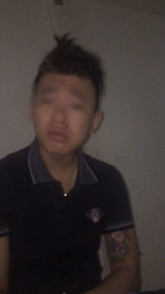 Bị anh Khoa lật mặt và bị cộng đồng mạng truy lùng ráo riết, hiện tại “hot boy ăn bám” N.D.Kh đã khóa trang cá nhân của mình. Đây không phải lần đầu tiên mạng Việt xôn xao bởi những vụ “bóc phốt”, vạch trần bộ mặt thật của một vài cá nhân và sự việc xứng đáng là lời cảnh tỉnh với nhiều bạn trẻ, chỉ quen nhìn vào sự hào nhoáng trên mạng ảo để đánh giá người khác hoặc bắt đầu một vài mối quan hệ mập mờ.