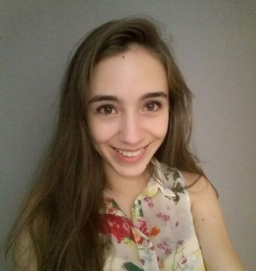 Được biết, ngoài các chương trình chuyên về thể thao, Jasmine Shi thỉnh thoảng cũng xuất hiện trong các chương trình tạp kỹ, giải trí truyền hình với tư cách khách mời.