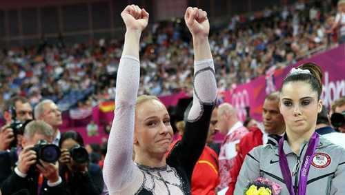 Nhiều dân mạng đã tranh thủ cơ hội này cắt ảnh của cô ghép tràn lan vào tất cả những bức hình đang thi đấu của các vận động viên Olympic 2012.