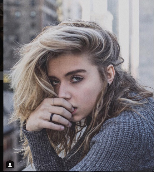 Trang Instagram của cô nàng người mẫu đang thu hút được gần 2 nghìn người theo dõi, mỗi bức ảnh cô đăng tải đều hot rần rật và nhận được hàng triệu lượt like từ dân mạng.