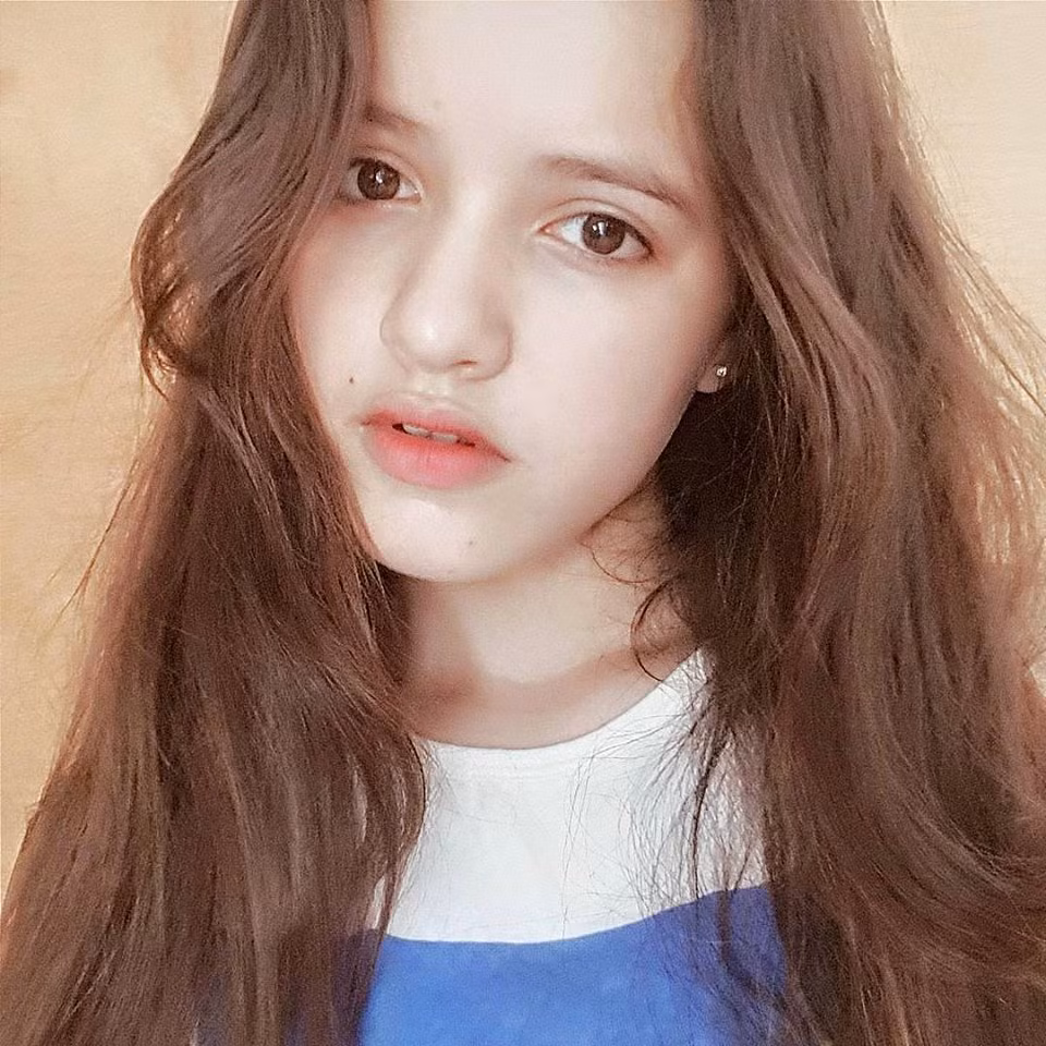 Nguyễn Ngọc Trâm sinh năm 2000, hiện đang sống và học tập tại Khánh Hòa. Cô bạn con lai có bố là người Italia, mẹ là người Việt, năm nay tròn 16 tuổi nhưng Ngọc Trâm đã cao 1m64, với gương mặt cuốn hút, chiếc mũi cao thẳng và đôi mắt to tròn, Ngọc Trâm được mọi người mong đợi sẽ sớm trở thành bông hồng lai 10X xinh đẹp, tài năng của nước nhà.