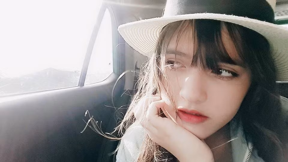 Với ngoại hình đặc biệt và gương mặt lai tây, Ngọc Trâm thường xuyên nhận được nhiều lời mời từ một số đoàn làm phim.