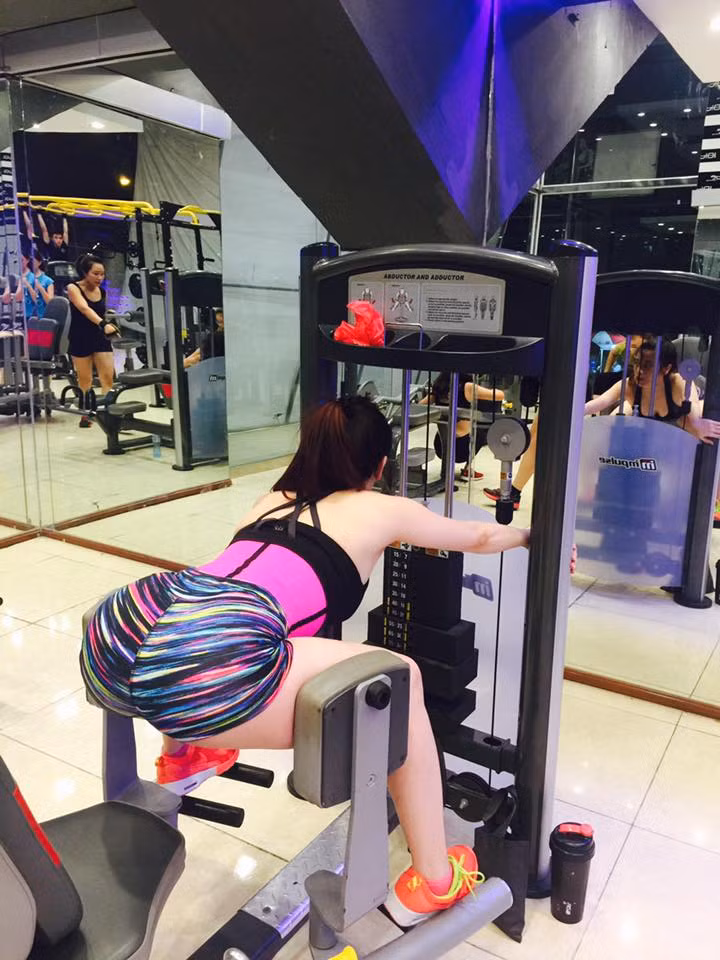 Ngọc Tú thường xuyên đăng tải những bức hình tập luyện trên trang cá nhân để giúp các chị em phụ nữ có thêm động lực để tập luyện. Không ai nghĩ với thân hình hiện tại, Ngọc Tú đã là bà mẹ một con.