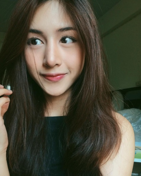 Lật tìm lại những bức ảnh cũ mà Tanyasi Churasri đăng tải trong 1-2 năm về trước, dân mạng Việt còn phát hiện trước đây cô nàng không xinh đẹp hoàn hảo như hiện tại. Từ đó, những nghi vấn về chuyện làm phẫu thuật thẩm mỹ nảy sinh, tuy nhiên Tanyasi Churasri sau đó cũng sớm tiết lộ sự thật về sự thay đổi ngoại hình của mình.