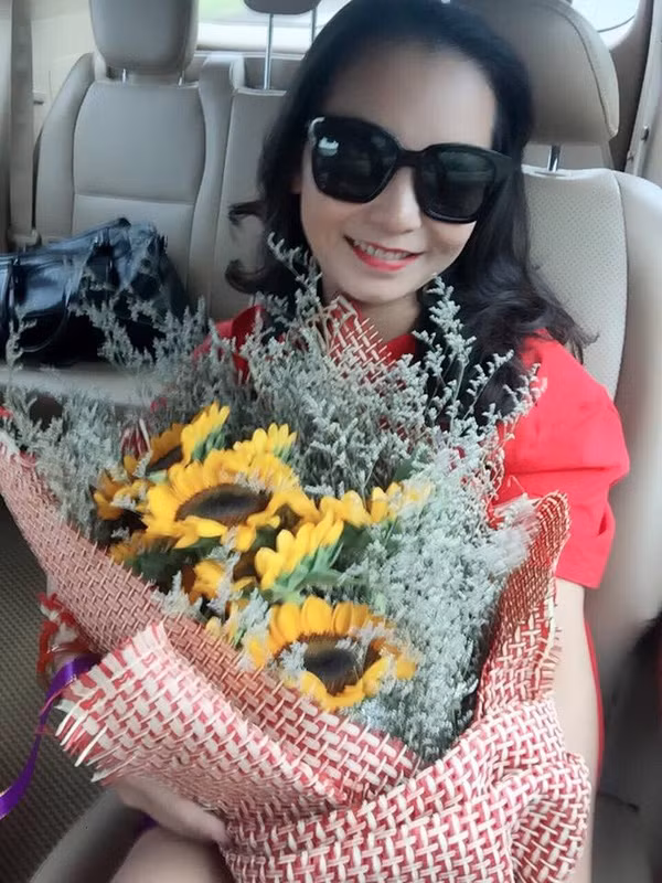 Cô con dâu hết lời ca tụng mẹ chồng về sự tâm lý cũng như đức tính tần tảo, tháo vát chăm lo gia đình. Tuy rằng cuộc hôn nhân của mẹ chồng cô không được vẹn toàn nhưng bà vẫn mạnh mẽ, kiên định chăm sóc, lo lắng cho các con có được cuộc sống đầy đủ. Phận làm dâu nhưng chủ tài khoản “Bống thối” cho biết, cô thường xuyên được mẹ chồng cưng chiều, quan tâm như con đẻ.