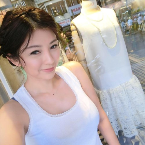 Ngắm nhìn nhan sắc của bà mẹ 43 tuổi này, chẳng ai có thể tin được cô đã có con gái 22 tuổi. Ảnh trong bài: Facebook nhân vật.