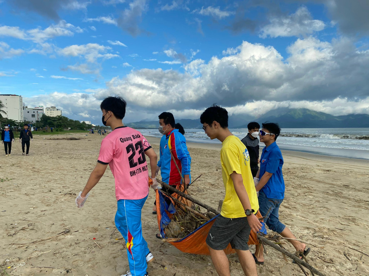 au đợt tổng ra quân dọn vệ sinh môi trường, bãi biển Đà Nẵng đã trở lại vẻ sạch đẹp vốn có. 