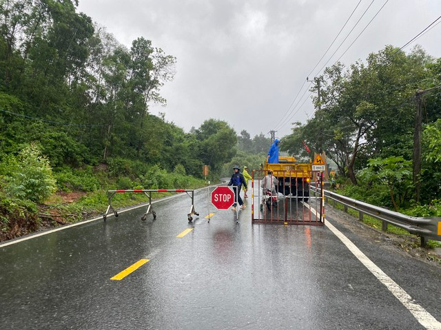 Cơ quan chức năng khuyến cáo các phương tiện lưu thông từ Bắc - Nam đến ngã ba La Sơn (Phú Lộc, Thừa Thiên Huế) nhập vào đường Hồ Chí Minh đoạn La Sơn - Hòa Liên. Hoặc đến Lăng Cô (Phú Lộc) đi vào hầm Hải Vân. Tương tự, các phương tiện đi từ hướng Nam - Bắc khi đến đường tránh nam Hầm Hải Vân sẽ rẽ vào nút giao Hòa Liên để lưu thông trên tuyến Hòa Liên - La Sơn hoặc qua hầm đường bộ Hải Vân về Lăng Cô, Phú Lộc.
