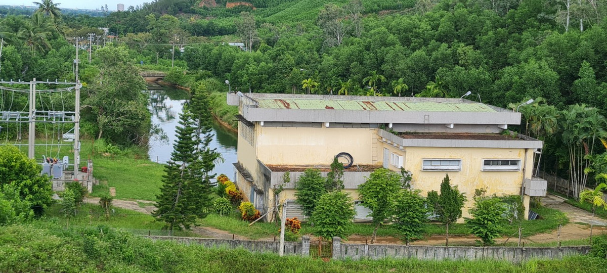 Với cảnh quan thiên nhiên thơ mộng đầy nét hoang sơ, hồ Phú Ninh dần trở thành điểm đến yêu thích của du khách. 