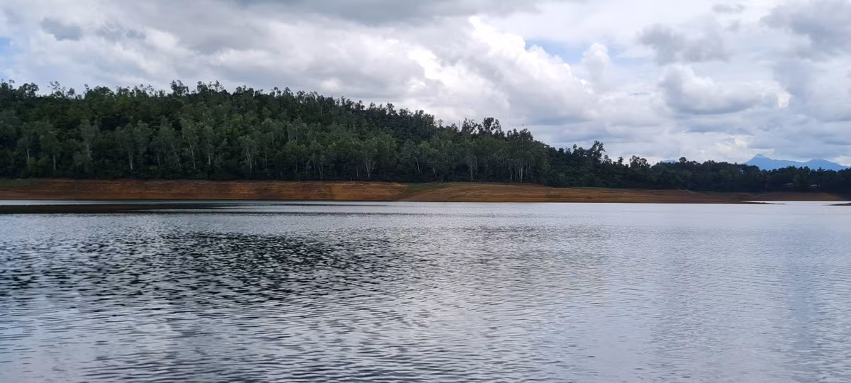 Đây là công trình thủy lợi lớn nhất miền Trung, lớn thứ hai cả nước, chỉ sau hồ Dầu Tiếng tại tỉnh Tây Ninh.