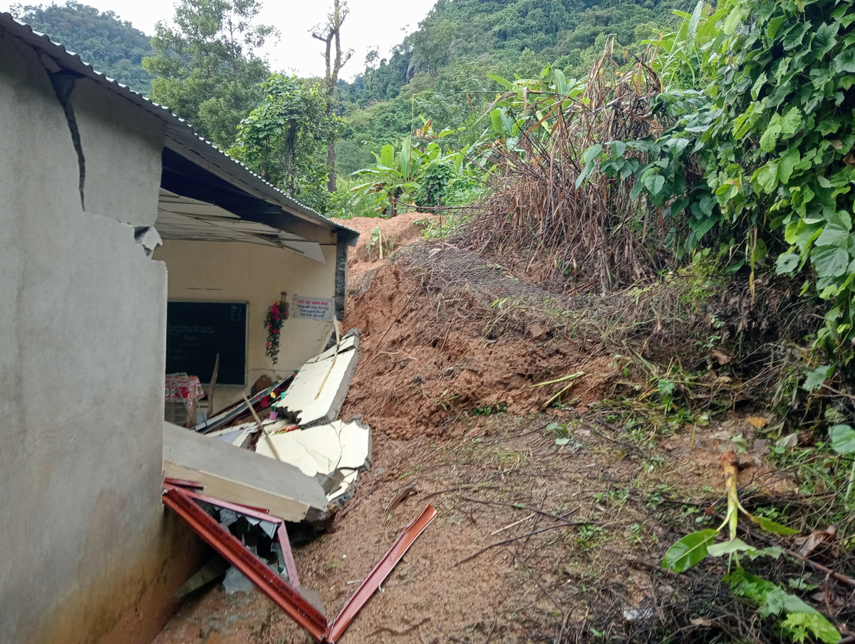 Quang Nam: Mua lon khien mot diem truong bi sap-Hinh-2