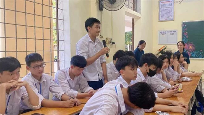 Nghe An: Hai anh em cung thi Duong len dinh Olympia, thanh tich an tuong-Hinh-5