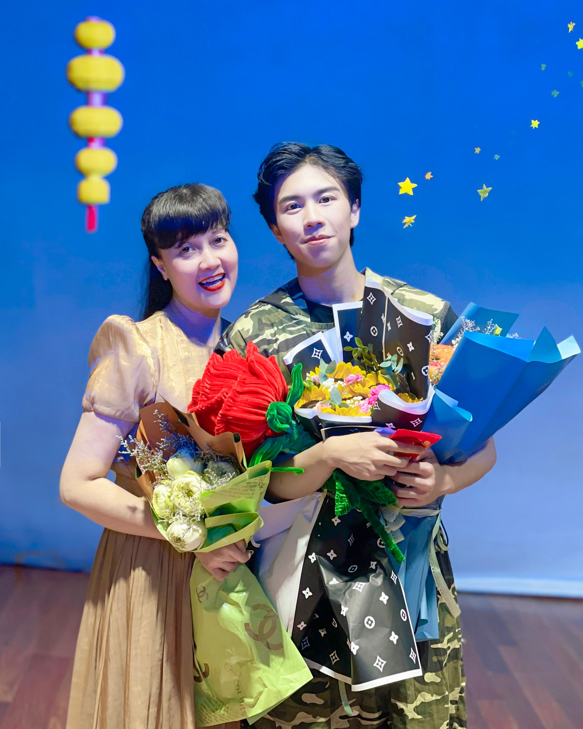 Con trai nghệ sĩ Vân Dung bật mí: “Ở nhà mẹ tôi không hài hước“ Con trai nghe si Van Dung bat mi: “O nha me toi khong hai huoc“