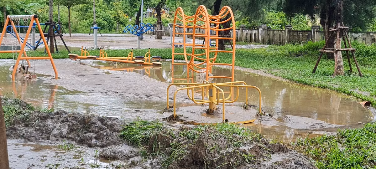 Mua lon o mien Trung: Noi cap tap don bun, noi dong cua chay lut-Hinh-3