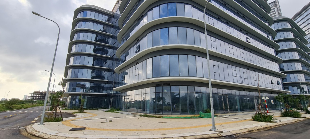 Trong thời gian chờ đợi các vướng mắc được tháo gỡ, công trình trọng điểm của thành phố Đà Nẵng vẫn đang bỏ không, gây lãng phí lớn.