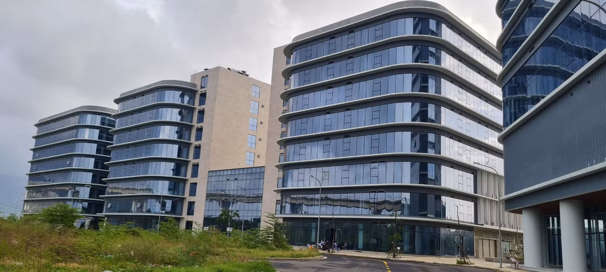 Tổng mức đầu tư ban đầu của dự án là 799 tỷ đồng. Trong khi thi công, dự án được bổ sung thêm 186 tỷ đồng, nâng tổng mức đầu tư dự án lên gần 1.000 tỷ đồng.