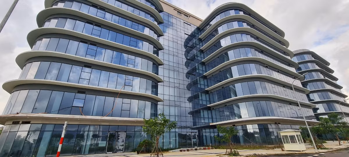 Dự án gồm các hạng mục như khối tòa nhà văn phòng ICT 20 tầng, khối tòa nhà văn phòng trụ sở 8 tầng ICT1, khối tòa nhà văn phòng trụ sở kết hợp khu cà phê 8 tầng ICT2 cùng hệ thống sân bãi, giao thông nội bộ, cảnh quan cây xanh thảm cỏ, hệ thống hạ tầng kỹ thuật đồng bộ…