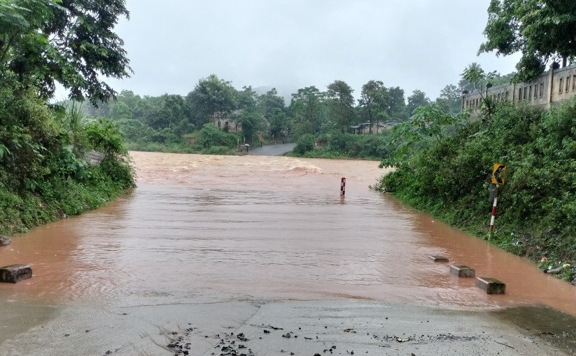 Mưa lớn khiến nước lũ tại các sông ở Quảng Trị lên nhanh, gây ngập lụt tại một số tuyến đường, ngầm tràn tại miền núi và vùng thấp trũng ở đồng bằng. Ảnh: PV