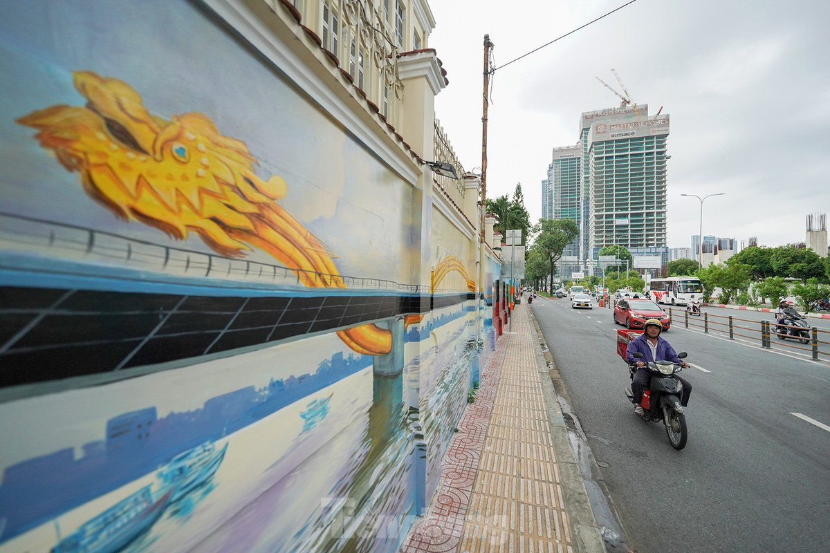 Buc bich hoa an tuong giua trung tam TP HCM-Hinh-15