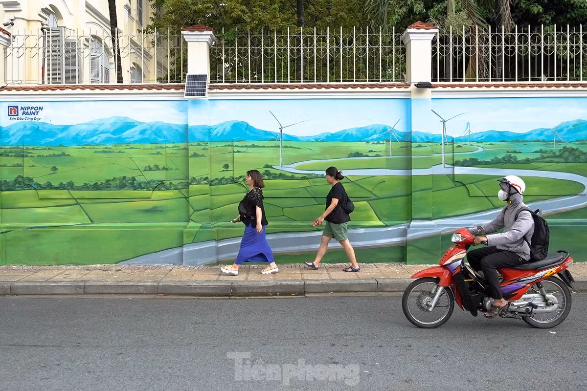 Buc bich hoa an tuong giua trung tam TP HCM-Hinh-7