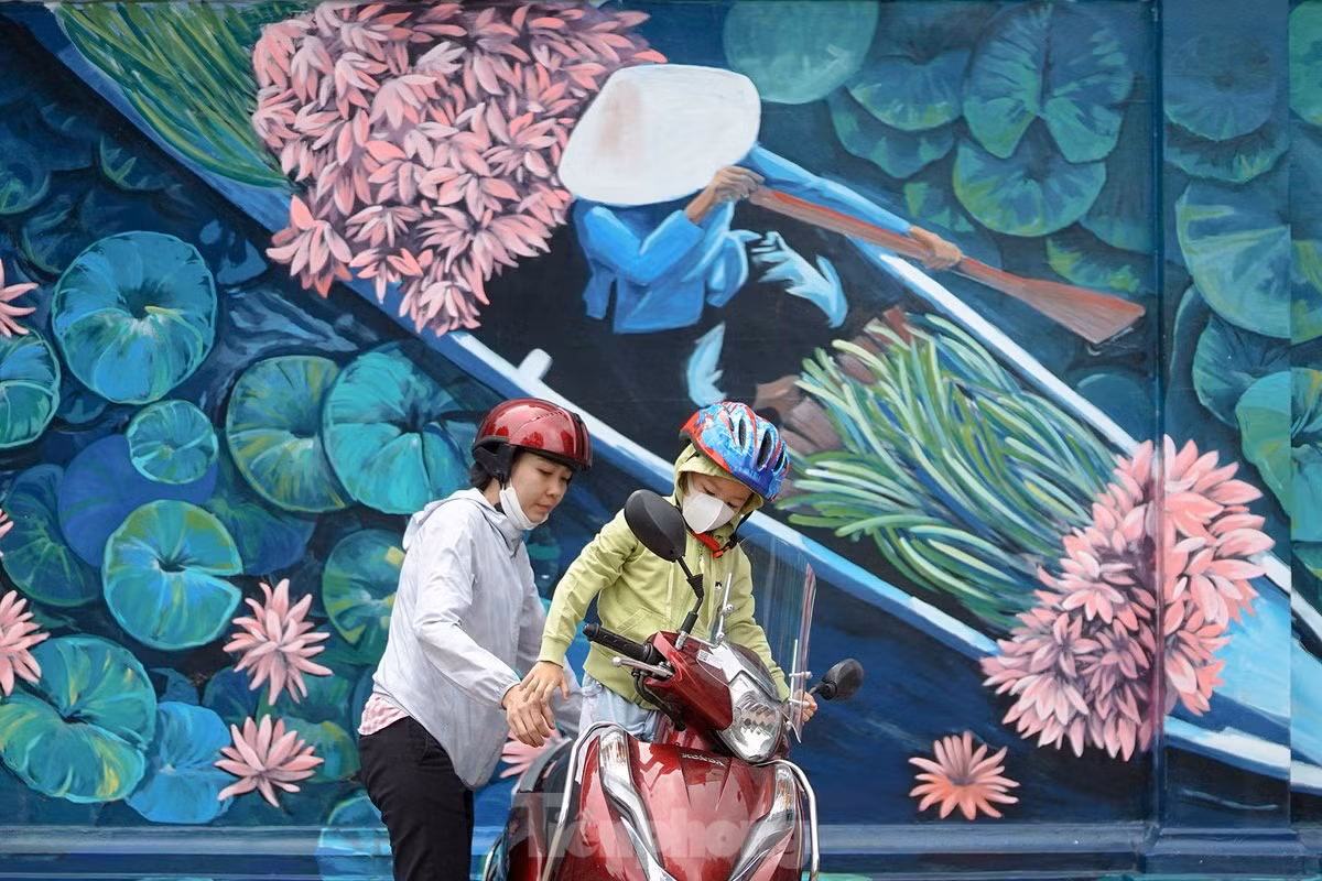 Buc bich hoa an tuong giua trung tam TP HCM-Hinh-11