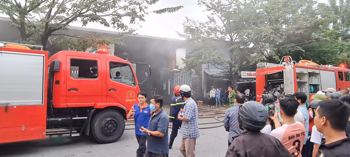 Giao thông trên đoạn đường này ùn tắc cục bộ.