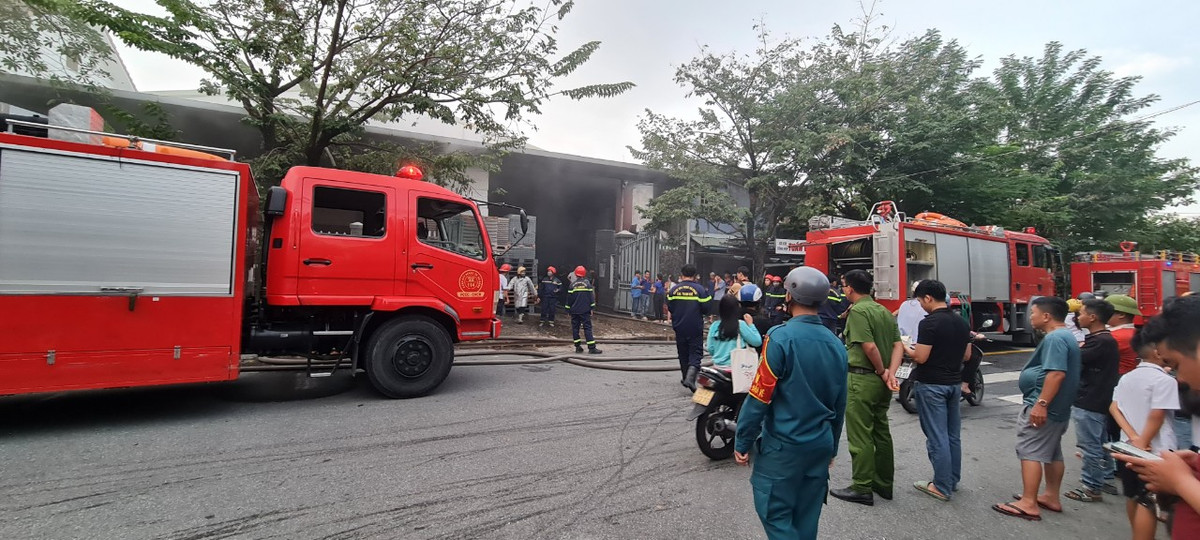 Nguyên nhân vụ cháy đang được điều tra, làm rõ.