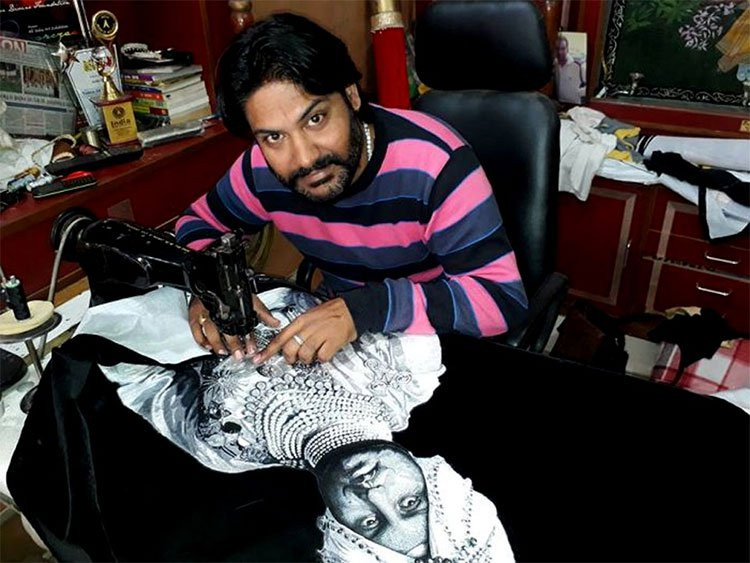 Hoa si ve tranh bang... may may doc nhat vo nhi