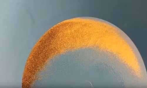 Dai cat bien, cap doi tim duoc vang day may man