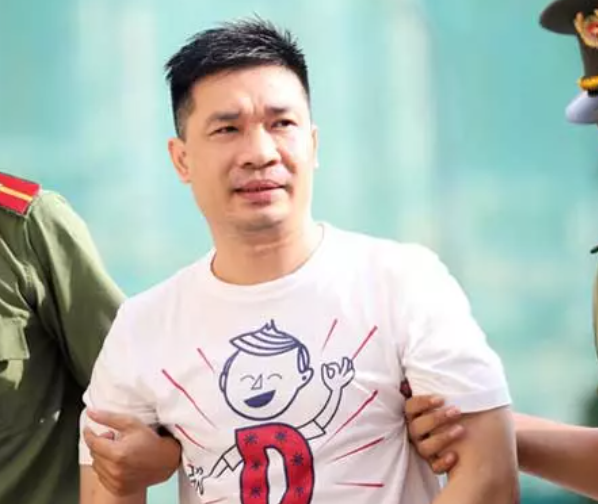 Ở tuổi 18, bỏ qua lời can ngăn của gia đình, Ngọc Miu tìm đến miền đất hứa TP HCM để nhanh chóng có cơ hội đổi đời. Những mối quan hệ tốt đã biến cô thành một hot girl. Khi sự nghiệp, danh tiếng thăng hoa nhất cũng là lúc Ngọc chia tay với người chồng đầu tiên cùng đứa con nhỏ và vập vào Văn Kính Dương bởi một tình yêu mù quáng, cho dù biết ông trùm ma túy đã có gia đình...