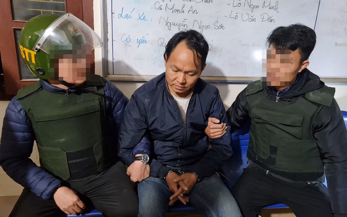 Khoảng 20h ngày 24/12, sau 29 giờ truy bắt, Nguyễn Văn Long đã bị bắt giữ với khẩu súng ngắn và 14 viên đạn. 