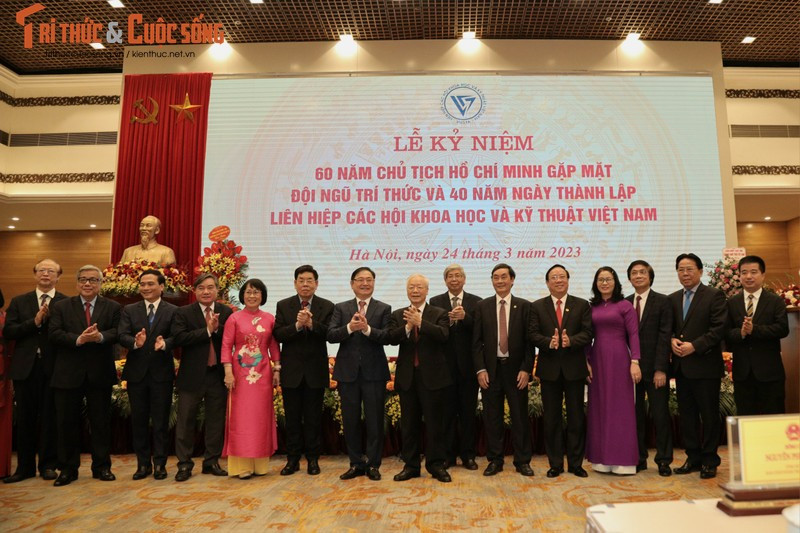Các đồng chí lãnh đạo, nguyên lãnh đạo Liên hiệp Hội Việt Nam qua các thời kỳ; Đại diện các nhà khoa học, đại biểu trí thức người Việt Nam ở trong và ngoài nước; Các đại diện trí thức của 93 Hội ngành toàn quốc và 63 Liên hiệp hội tỉnh, thành phố trực thuộc Trung ương; tổ chức KH&amp;CN trực thuộc Liên hiệp Hội Việt Nam; Các cán bộ, công chức, người lao động của Cơ quan Trung ương Liên hiệp Hội Việt Nam qua các thời kỳ và các đại biểu chụp ảnh kỷ niệm với Đồng chí Nguyễn Phú Trọng, Tổng Bí thư Ban Chấp hành Trung ương Đảng Cộng sản Việt Nam và lãnh đạo Đảng, Nhà nước, Chính phủ, Quốc hội, Mặt trận Tổ quốc Việt Nam...
