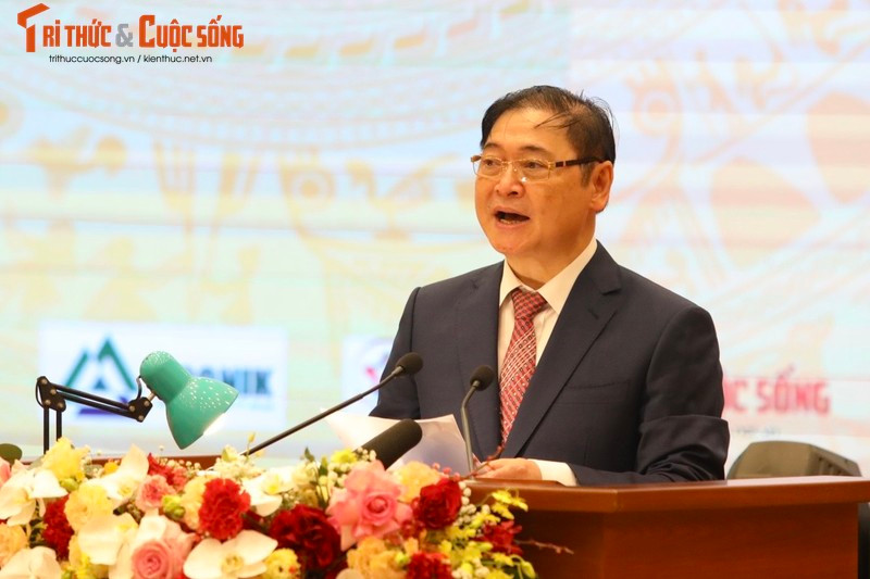 Mở đầu buổi lễ, TSKH. Phan Xuân Dũng, Bí thư Đảng đoàn, Chủ tịch Liên hiệp các Hội Khoa học và Kỹ thuật Việt Nam (VUSTA) đọc Diễn văn Kỷ niệm 60 năm Chủ tịch Hồ Chí Minh gặp gỡ đội ngũ trí thức và 40 năm thành lập Liên hiệp các Hội Khoa học và Kỹ thuật Việt Nam. Chủ tịch Phan Xuân Dũng bày tỏ, hôm nay, đội ngũ trí thức khoa học, công nghệ cả nước rất vinh dự và tự hào tổ chức lễ Kỷ niệm 60 năm ngày Chủ tịch Hồ Chí Minh gặp gỡ, nói chuyên và giao nhiệm vụ cho đội ngũ trí thức nước nhà (18/5/1963 – 18/5/2023); Kỷ niệm 40 năm thành lập Liên hiệp Hội Việt Nam (26/3/1983 – 26/3/2023).